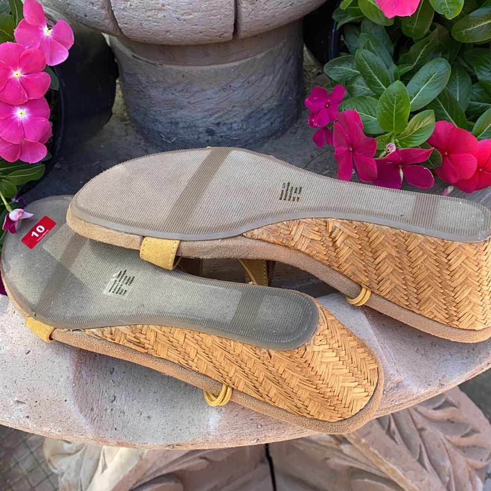 NEW sandals - Picture 8 of 11